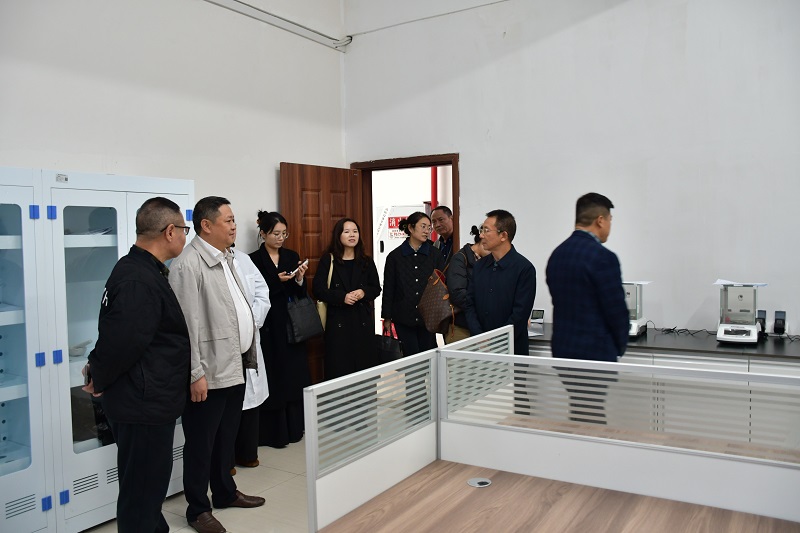 gymp_1762830440394040664.jpg DSC_3325.jpg